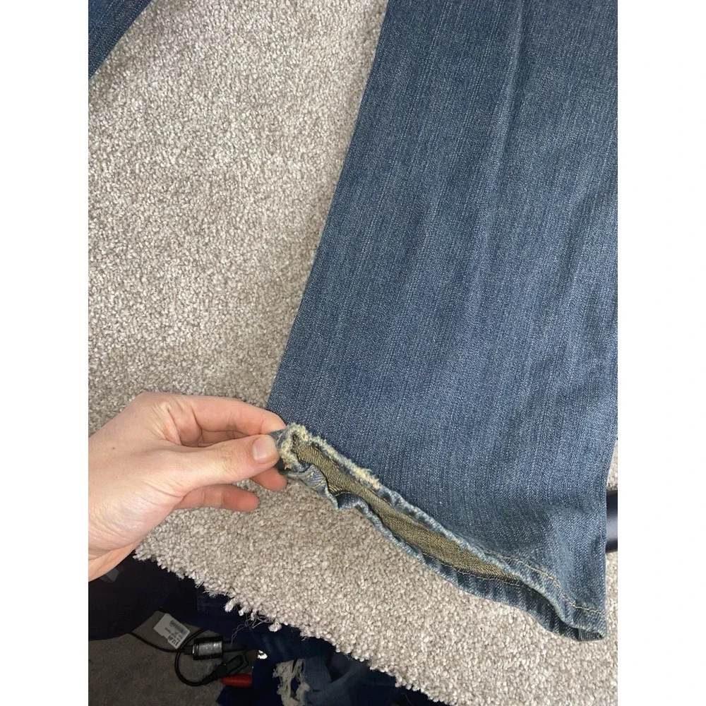 Levis distressing back